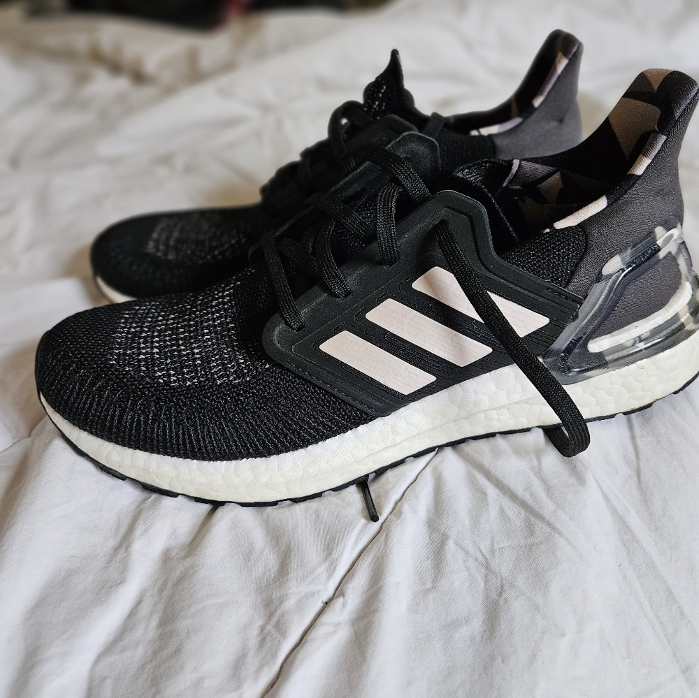 Adidas ULTRABOOST DNA